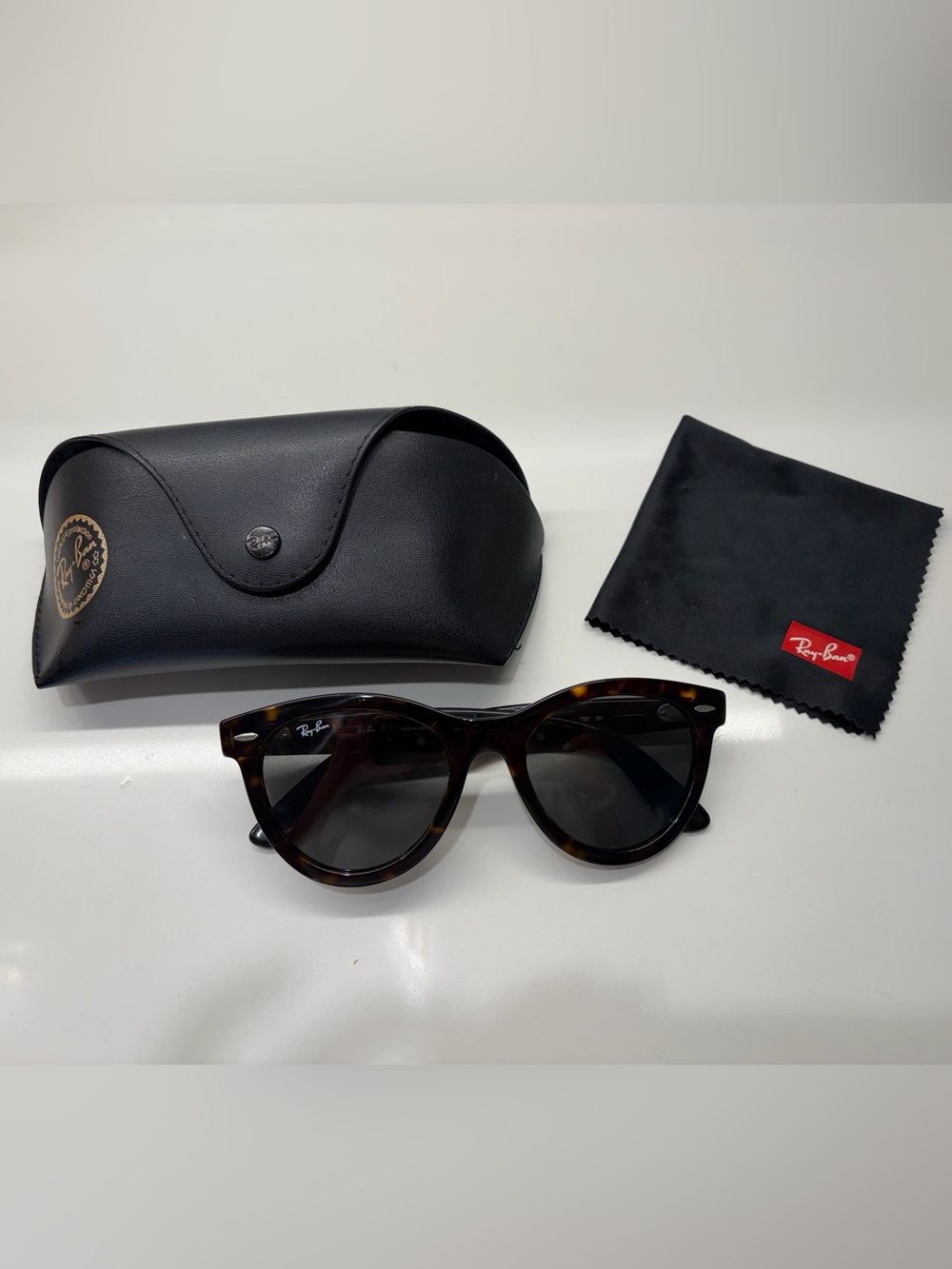 Ray-Ban Wayfarer Brown Tortoiseshell Sunglasses with Black Case
